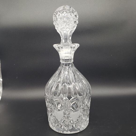Vintage‎ Crystal Decanter with Stopper Etched Coin Thumb Indents. Bar Barware - Picture 1 of 9